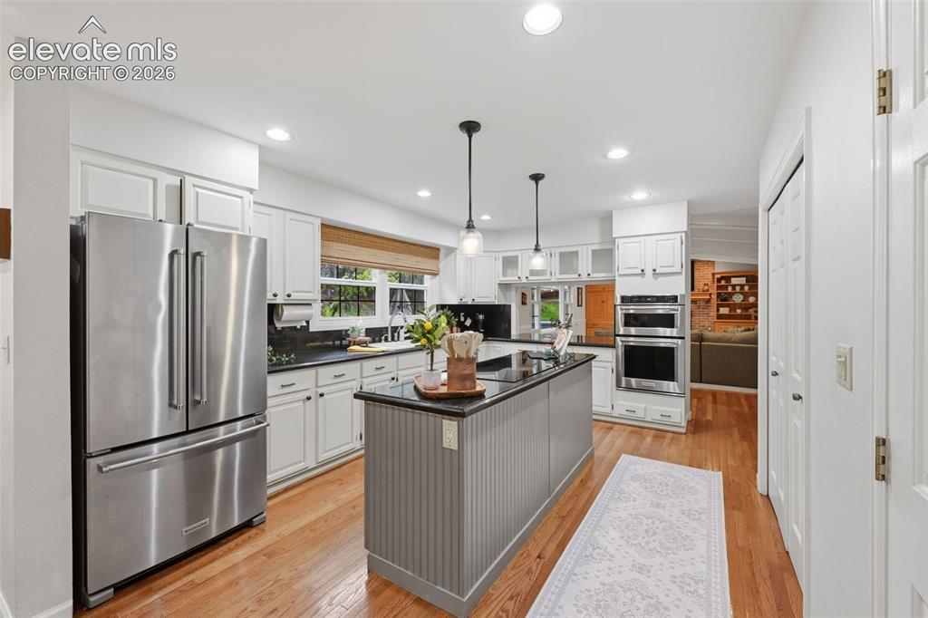 6914 Oak Valley Drive