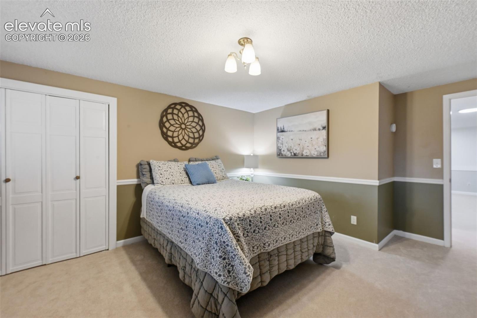 6914 Oak Valley Drive