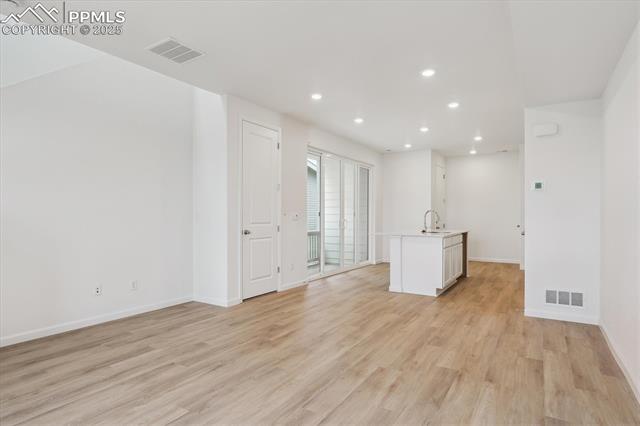 2489 Vanhoutte View