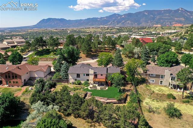 870 Point Of The Pines Drive