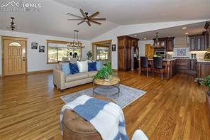 870 Point Of The Pines Drive