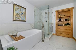 870 Point Of The Pines Drive