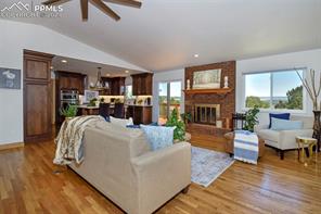 870 Point Of The Pines Drive