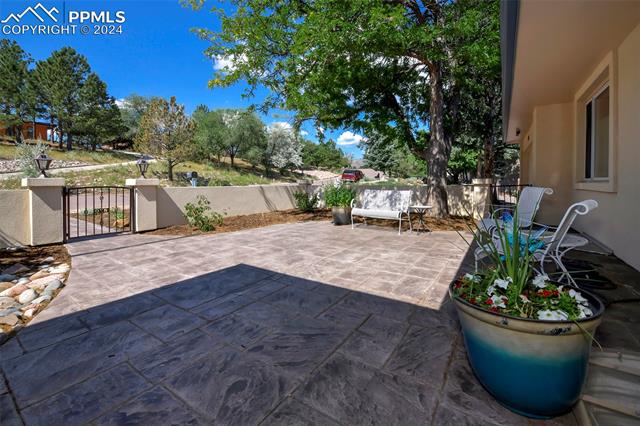 870 Point Of The Pines Drive