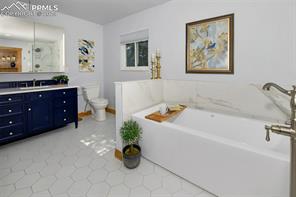 870 Point Of The Pines Drive