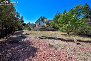 870 Point Of The Pines Drive