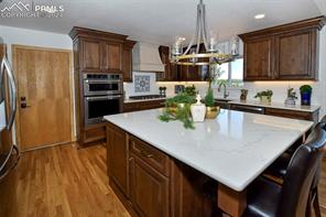 870 Point Of The Pines Drive