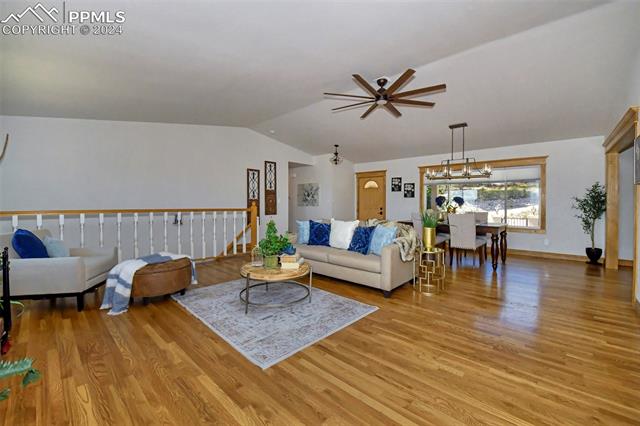 870 Point Of The Pines Drive