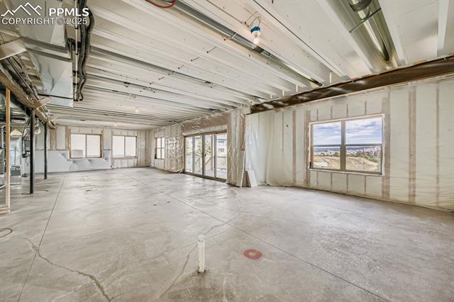 3425 Crest Hollow View