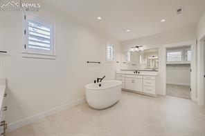 3425 Crest Hollow View