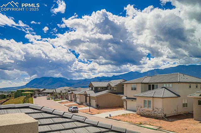 3425 Crest Hollow View