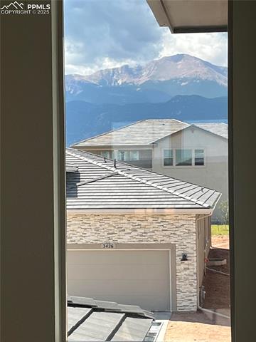 3425 Crest Hollow View