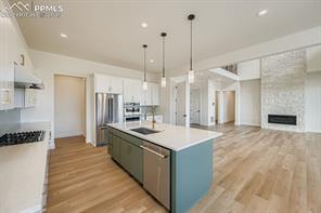 3425 Crest Hollow View