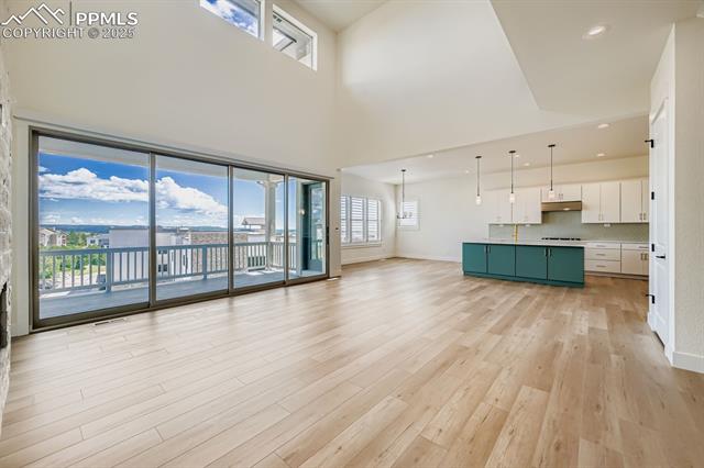 3425 Crest Hollow View