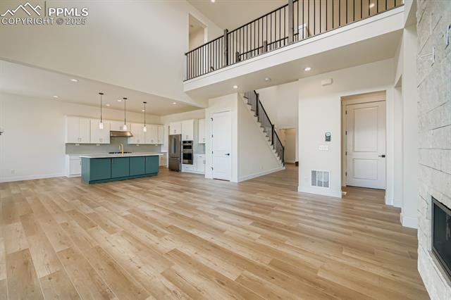 3425 Crest Hollow View