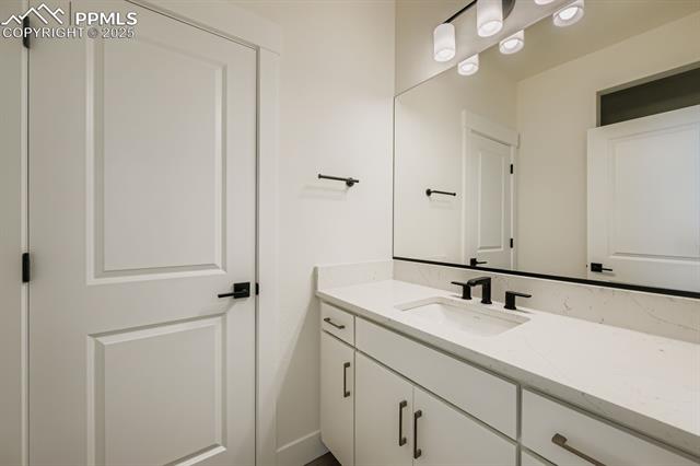 3425 Crest Hollow View