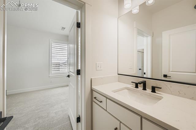 3425 Crest Hollow View