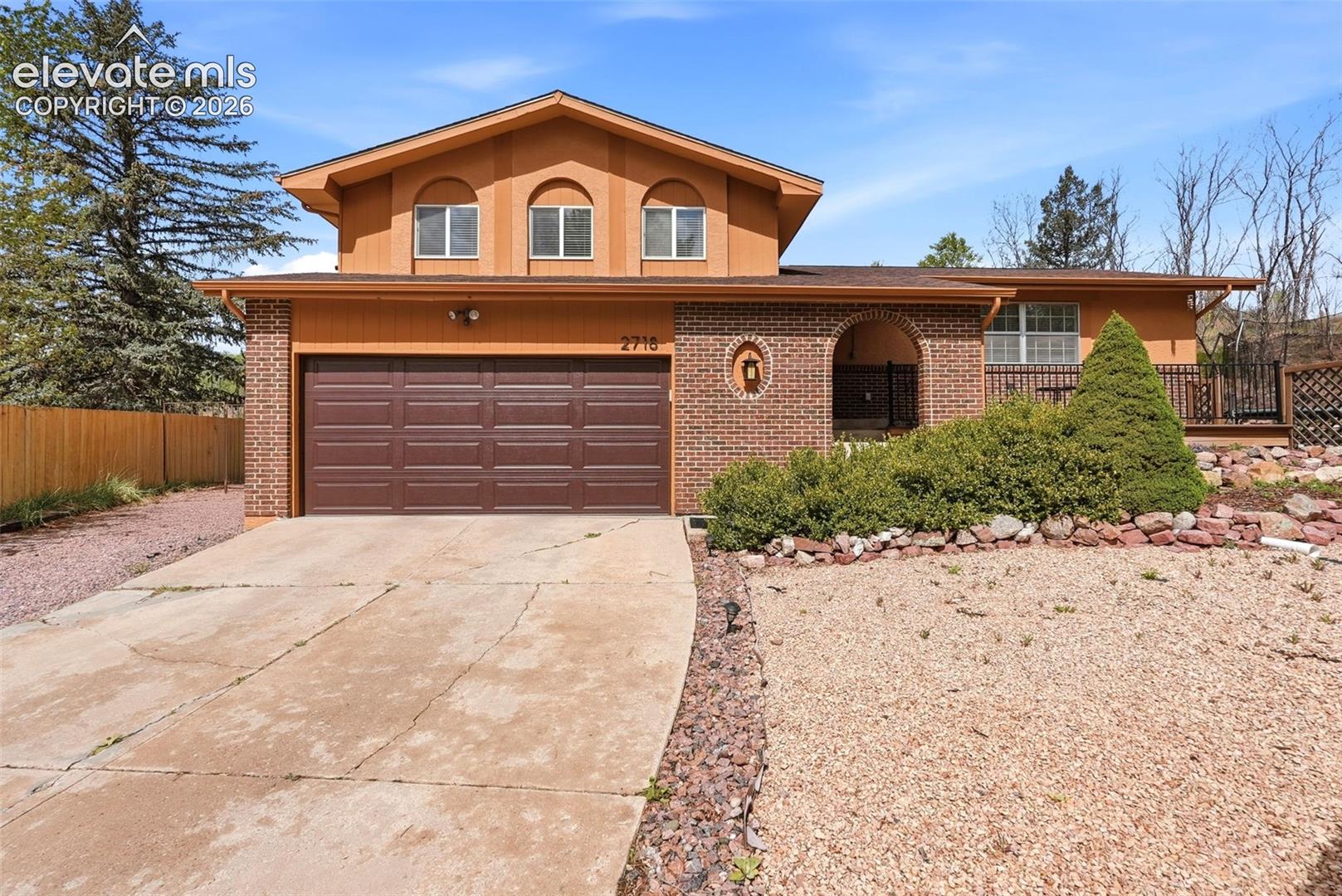 2718 Penacho Circle