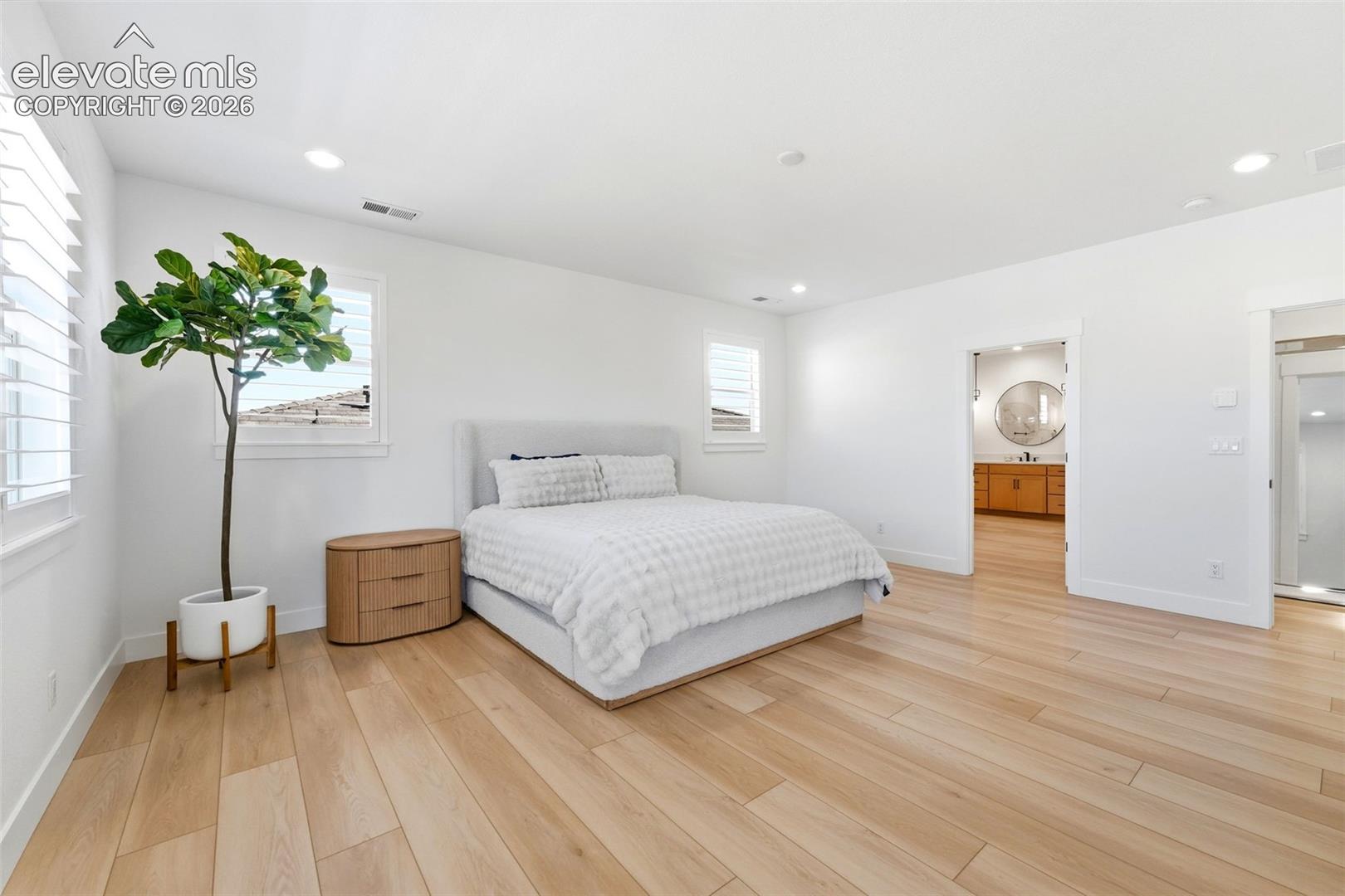 3414 Crest Hollow View