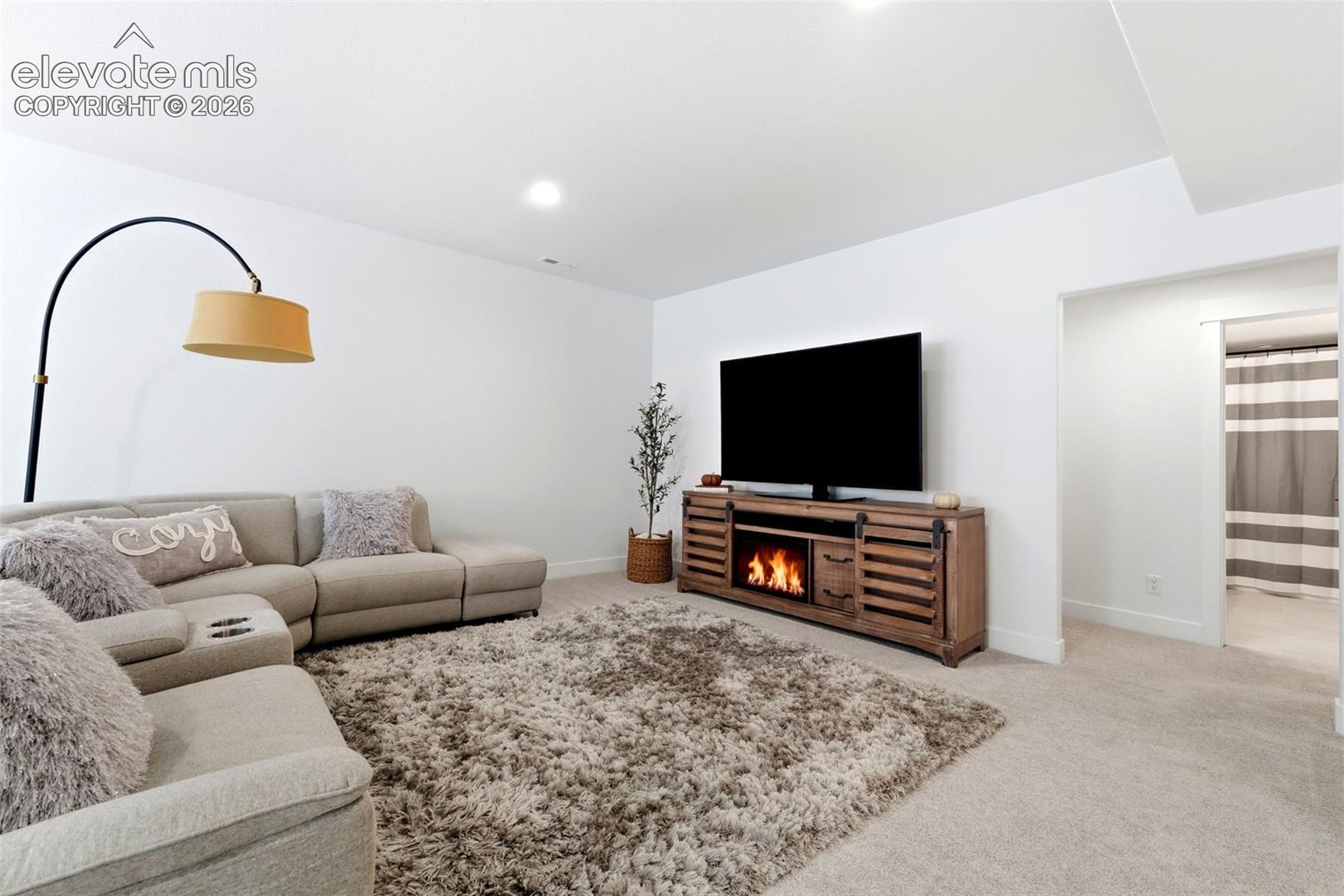 3414 Crest Hollow View