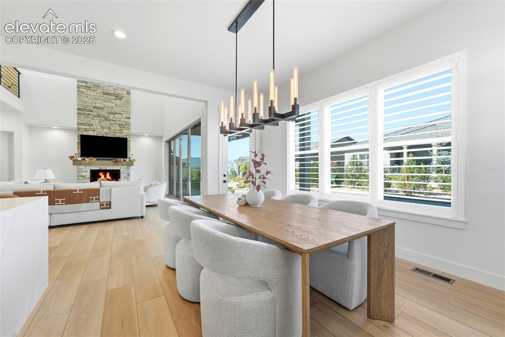 3414 Crest Hollow View