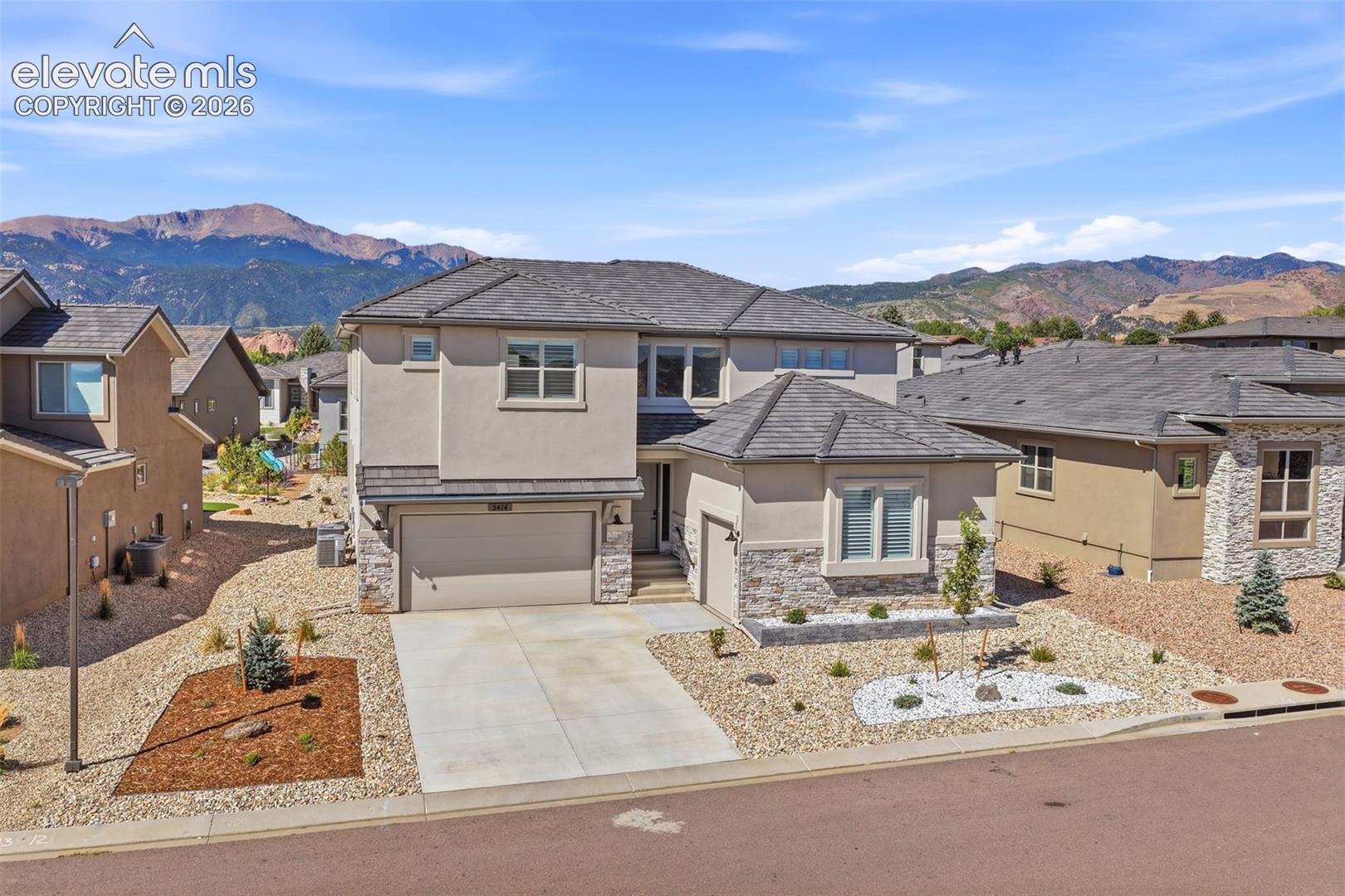 3414 Crest Hollow View