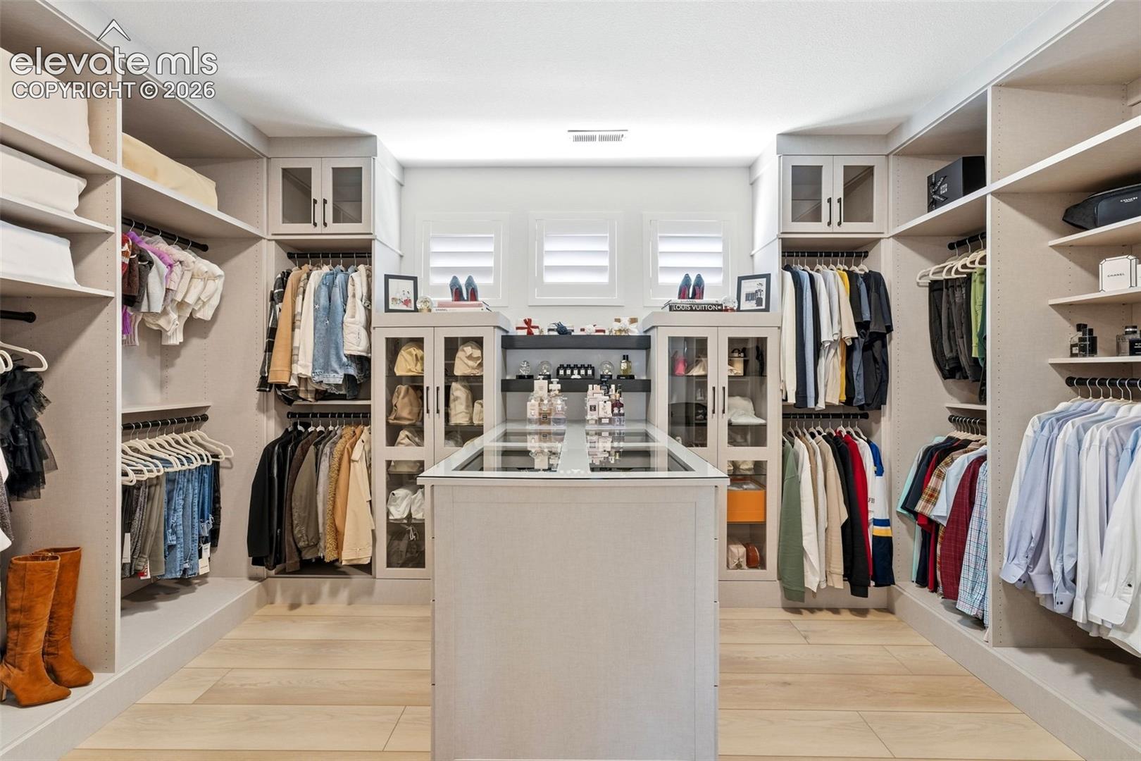 3414 Crest Hollow View
