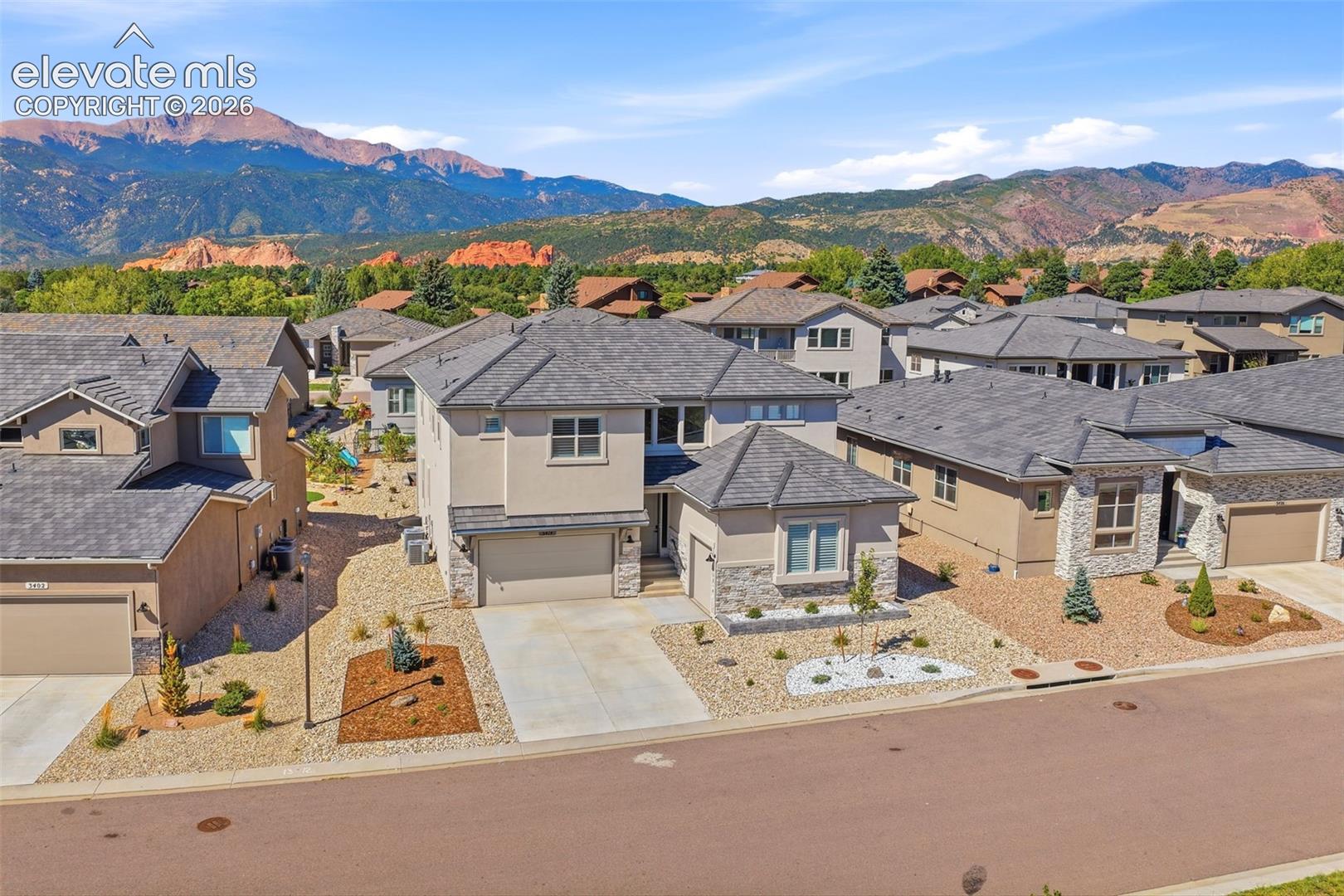 3414 Crest Hollow View
