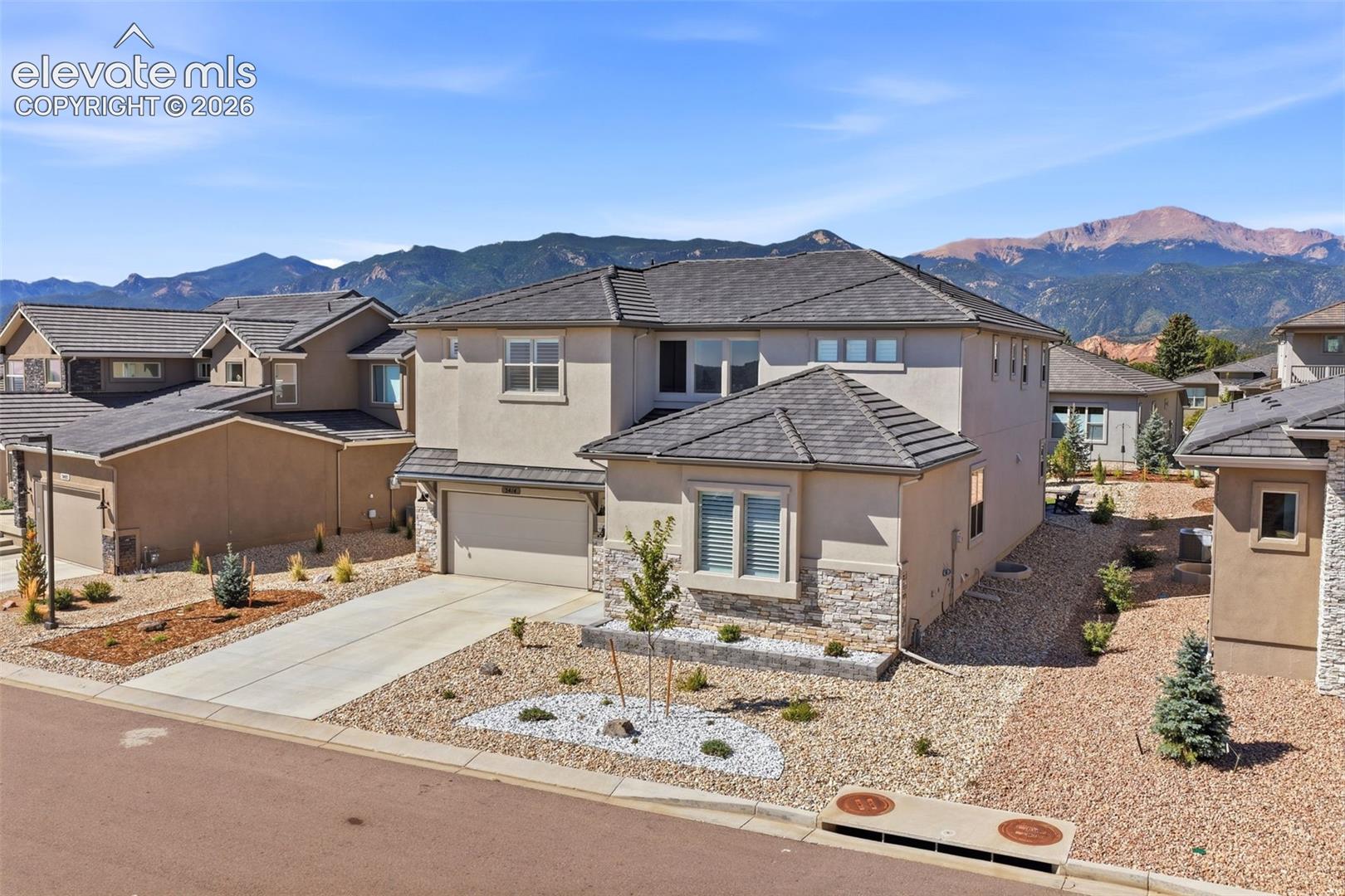 3414 Crest Hollow View