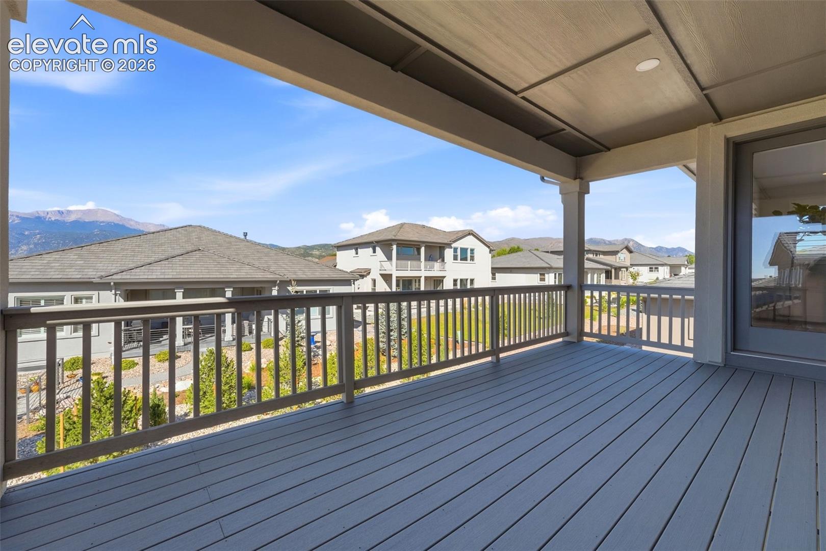3414 Crest Hollow View