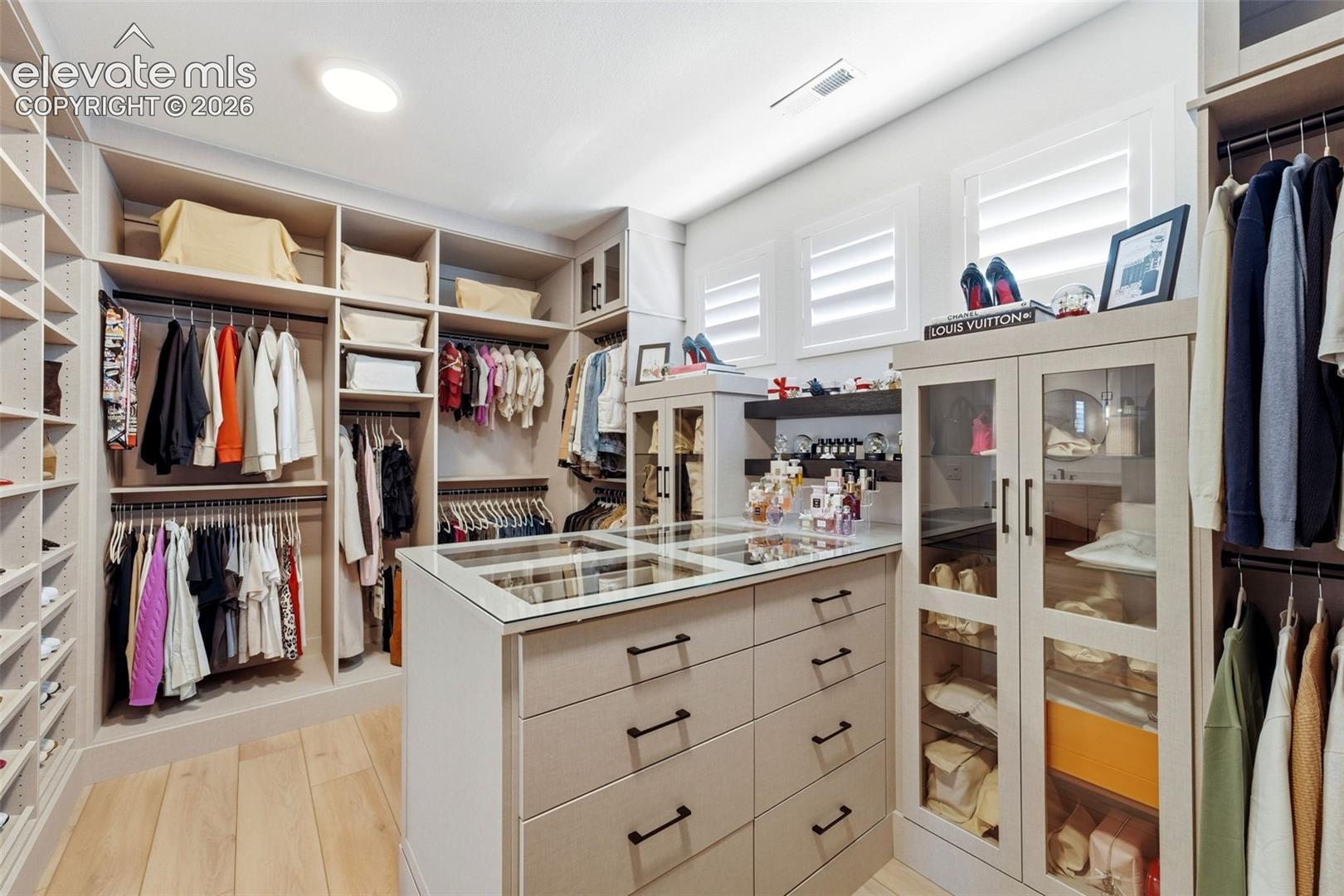 3414 Crest Hollow View