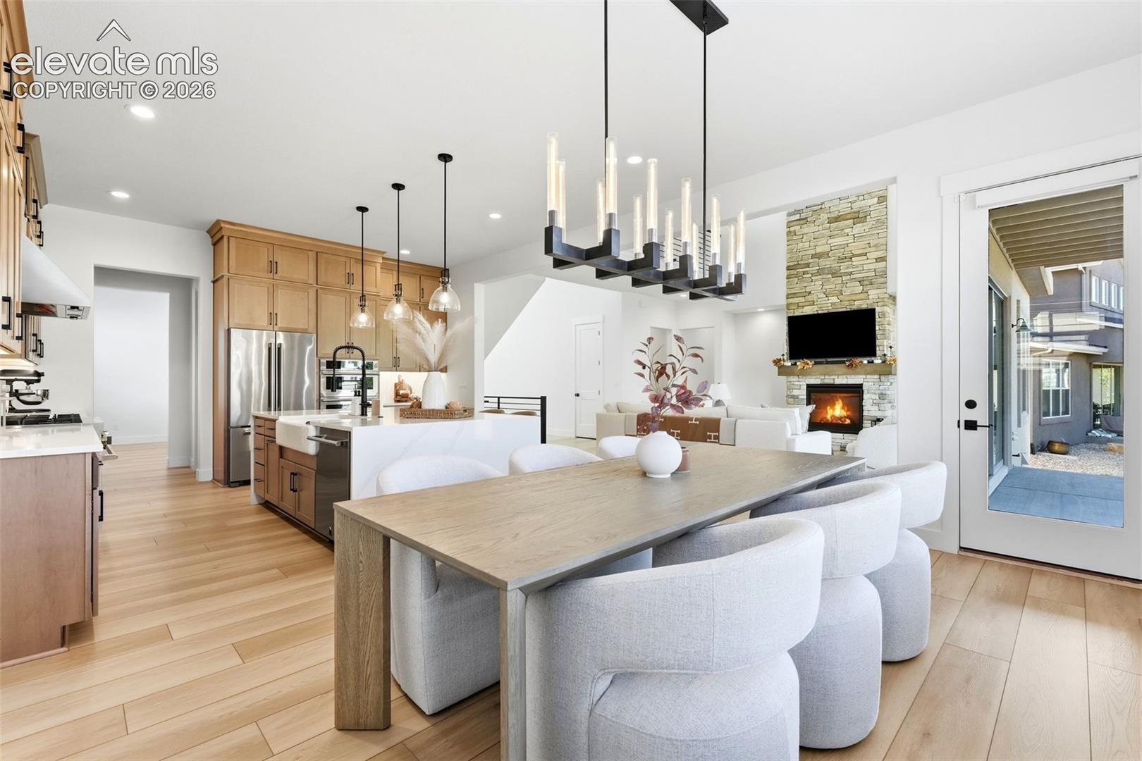 3414 Crest Hollow View