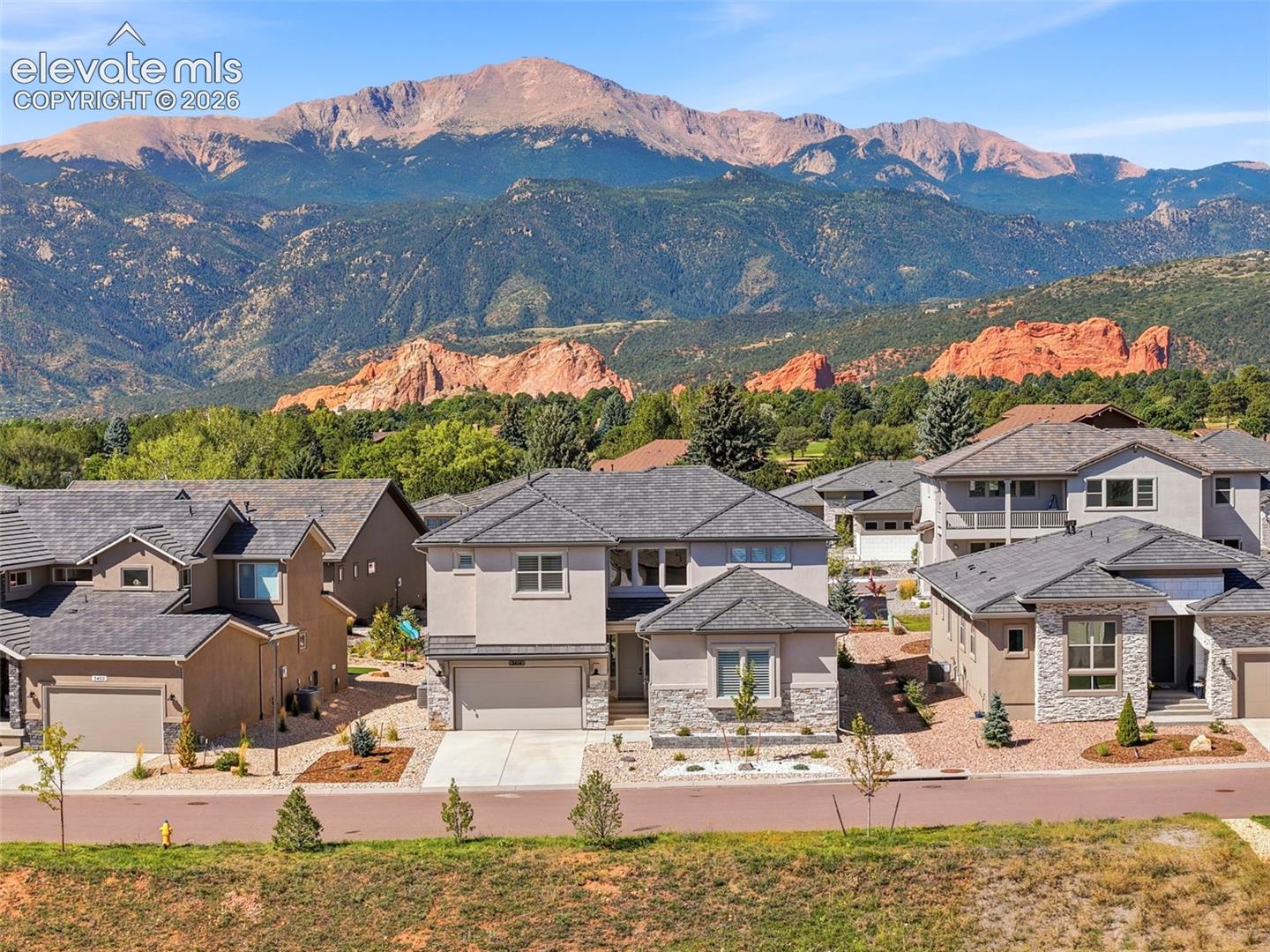3414 Crest Hollow View