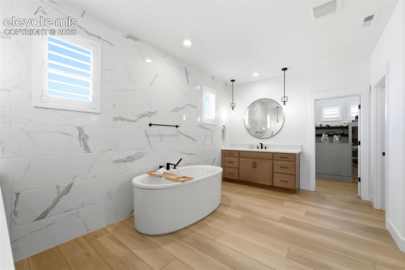 3414 Crest Hollow View