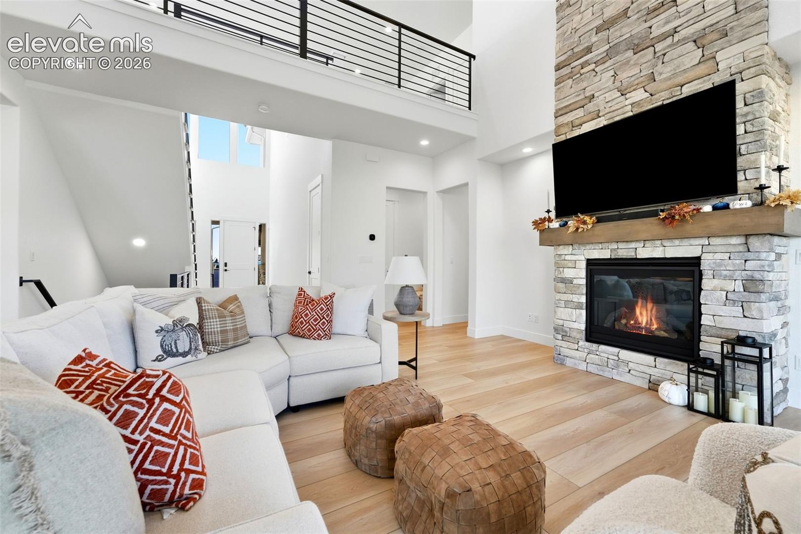 3414 Crest Hollow View