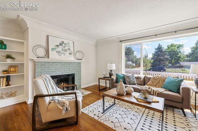 1212 E Monument Street