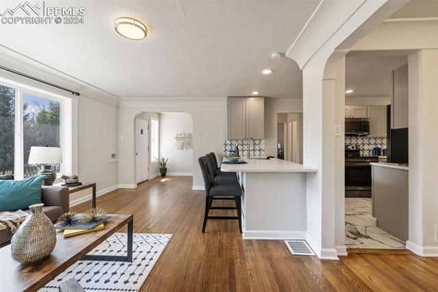 1212 E Monument Street