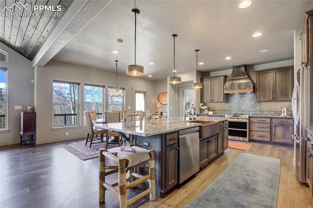 1040 Locklin Way