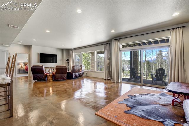 1040 Locklin Way