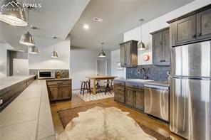 1040 Locklin Way