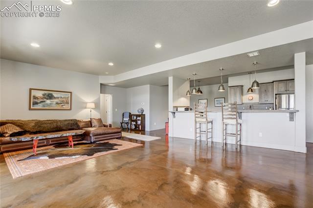 1040 Locklin Way