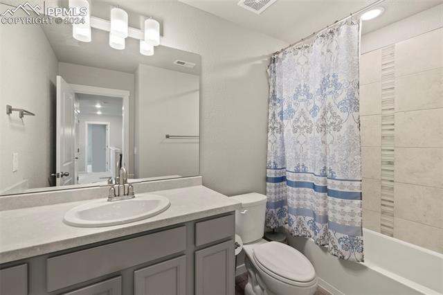 8022 Goldenray Place