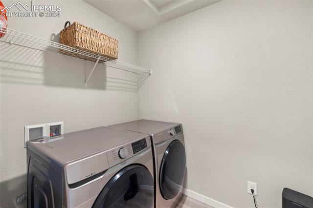 8022 Goldenray Place