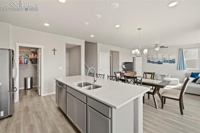 8022 Goldenray Place