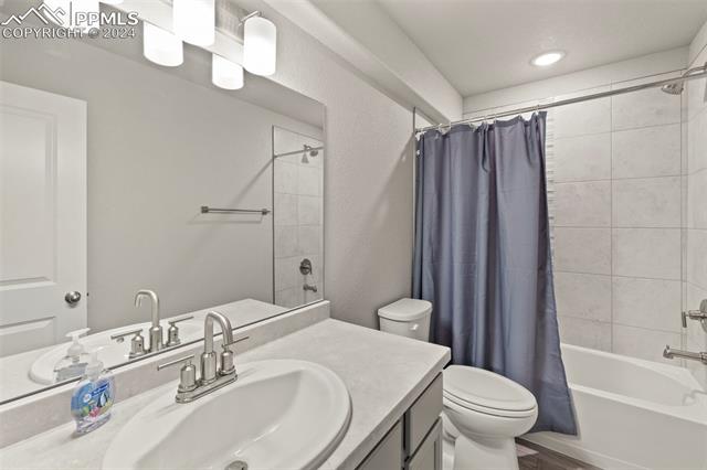 8022 Goldenray Place