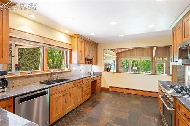 625 W Cheyenne Road