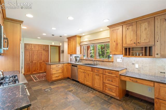 625 W Cheyenne Road