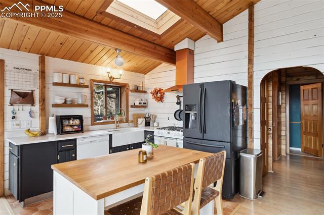 6215 Aspen Ridge Road