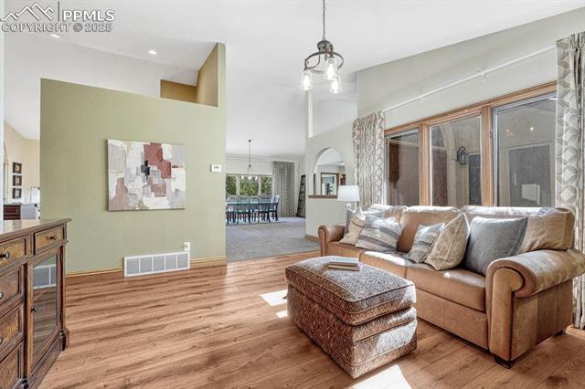 1545 Laird Circle