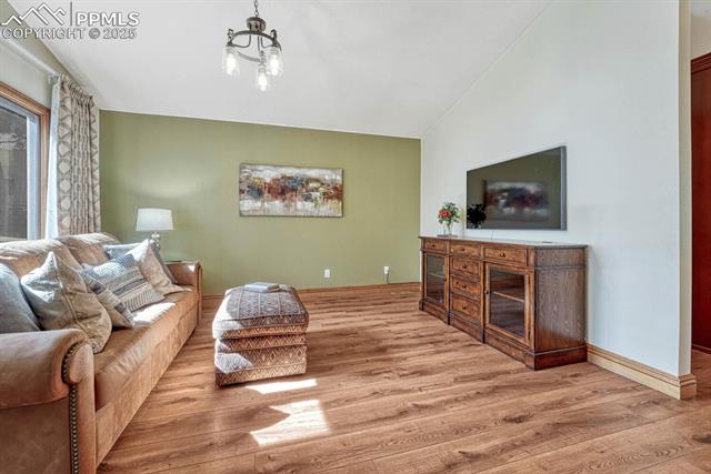 1545 Laird Circle